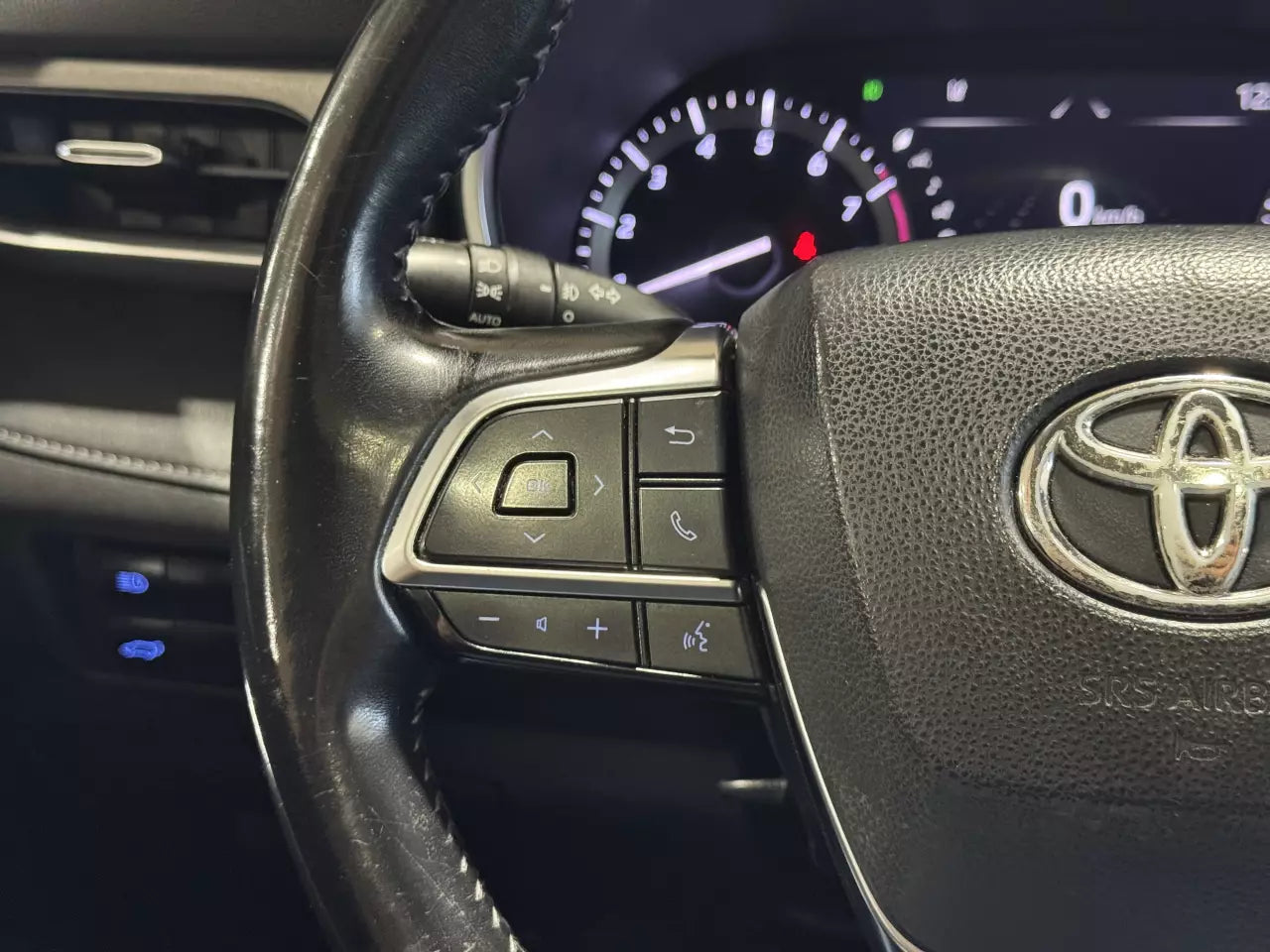 TOYOTA HIGHLANDER XLE 2021