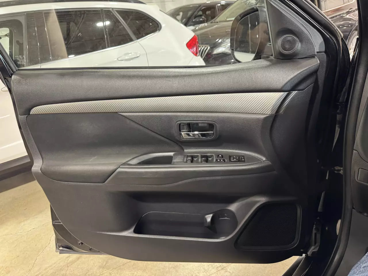 MITSUBISHI OUTLANDER 2014