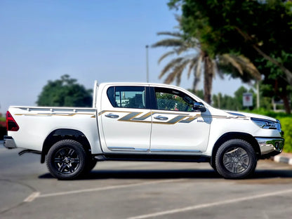 TOYOTA HILUX SR5 2025