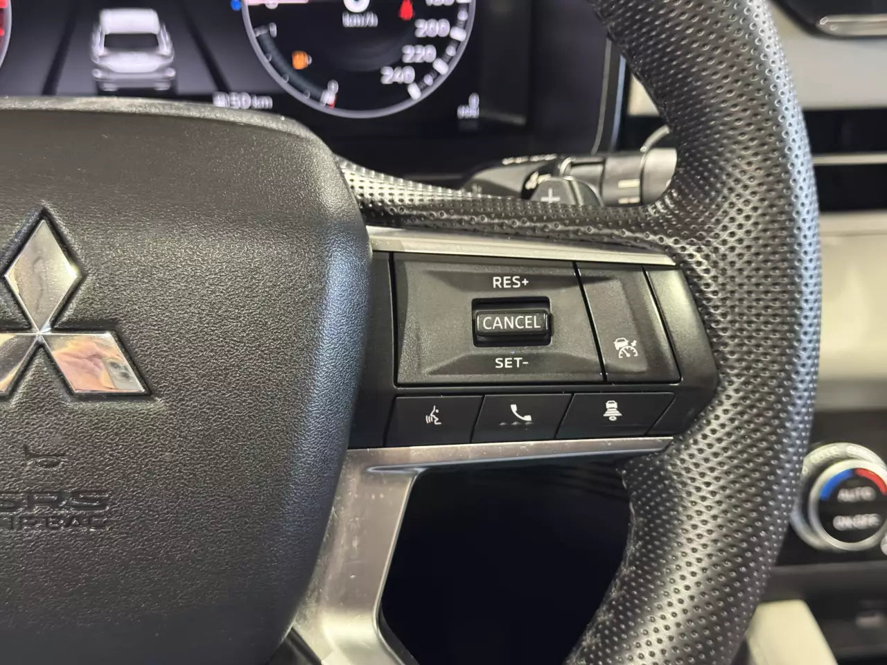 MITSUBISHI OUTLANDER 2023