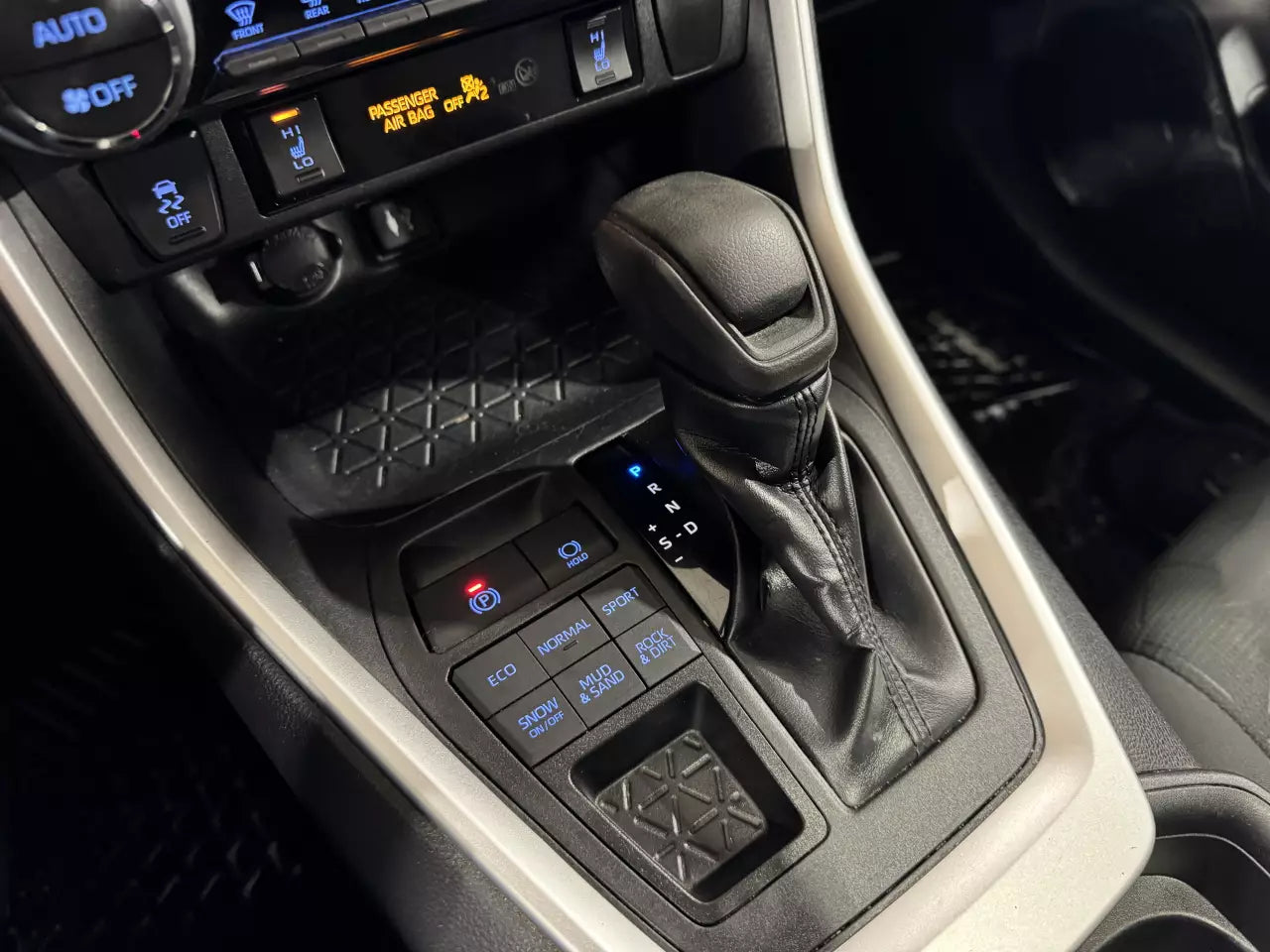 TOYOTA RAV4 XLE 2019