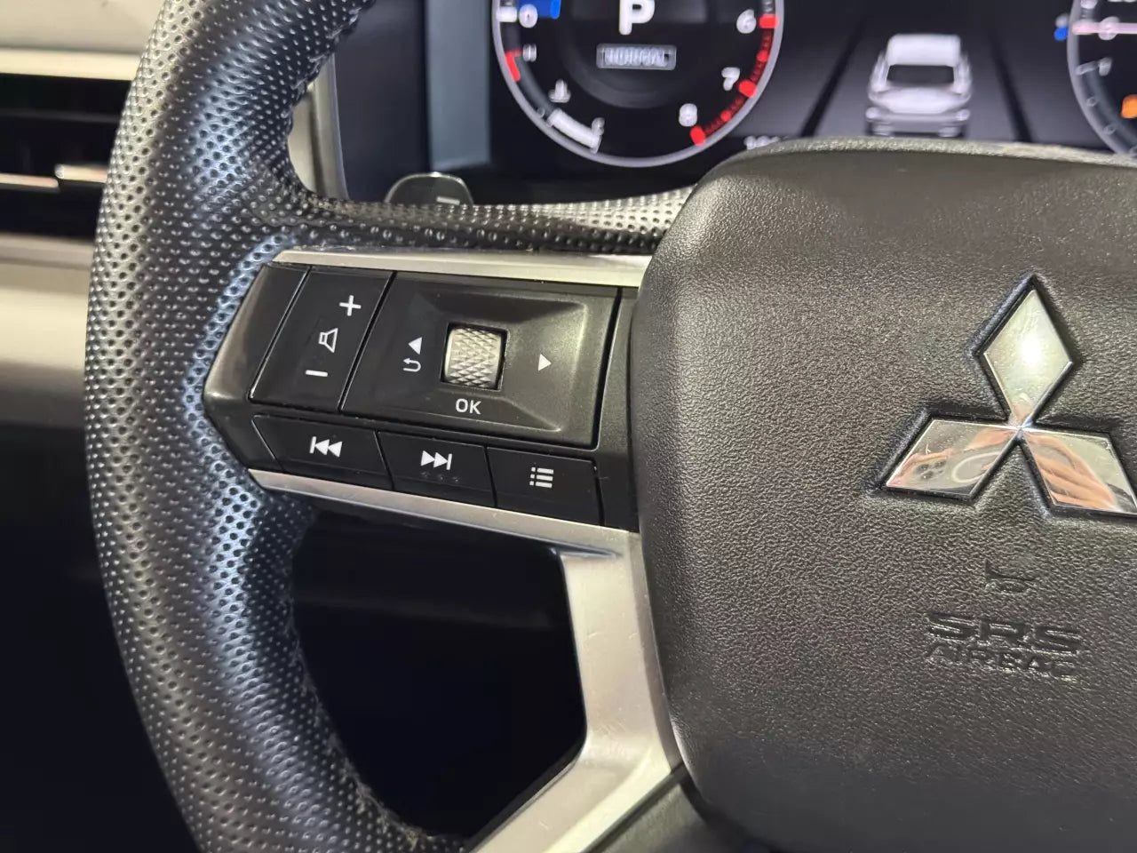 MITSUBISHI OUTLANDER 2023